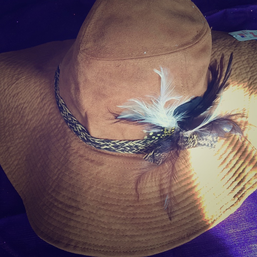 Claire’s feather band summer hat